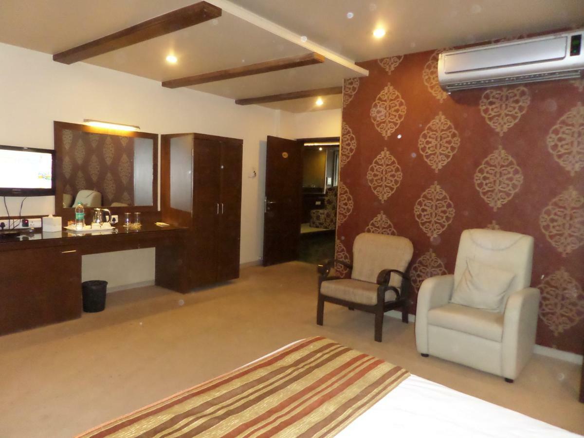 Matrix Inn Pune Exterior foto