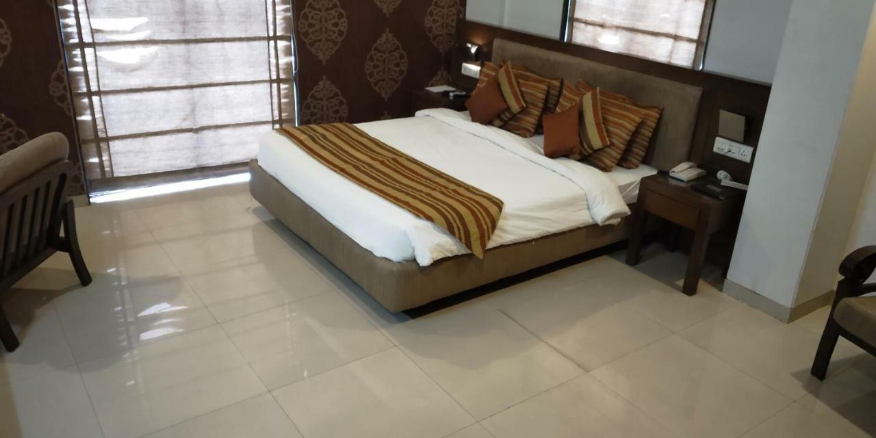 Matrix Inn Pune Exterior foto